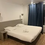 Saint Roch Centre מלון 3*