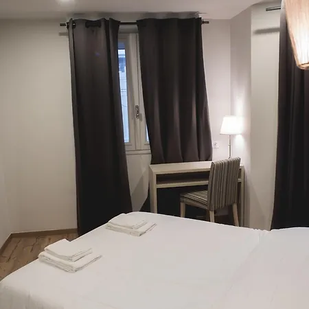 Saint Roch Centre ホテル 3*