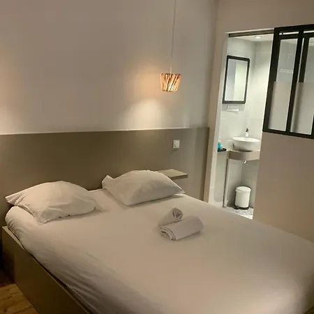 מלון Saint Roch Centre 3*