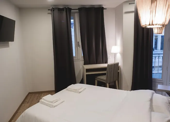 Saint Roch Centre Hotel 3*